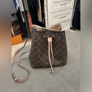 Louis Vuitton Authentic  Neo Noe Shoulder Bag